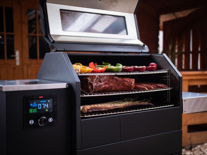 Richtige viel Platz: 3 Grillebenen und Unterschrank bei der Grillfürst Pelletgrill Station