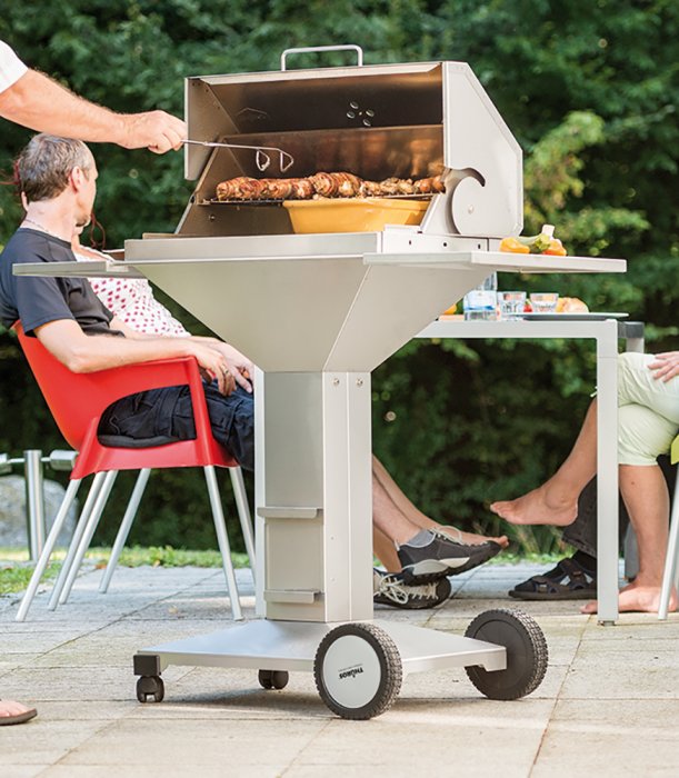 Viel Platz und viele Möglichkeiten mit einer Grillstation mit Holzkohle – zum Beispiel von Thüros