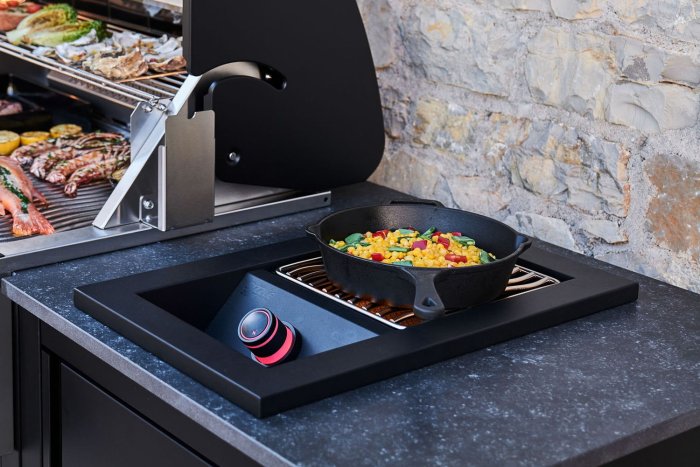 Napoleon Sizzle Zone in Outdoorküche Oasis integriert