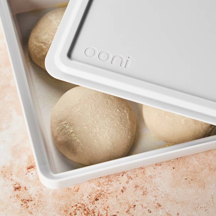 Pizzateiglinge in der Ooni Teigbox ruhen und gehen lassen