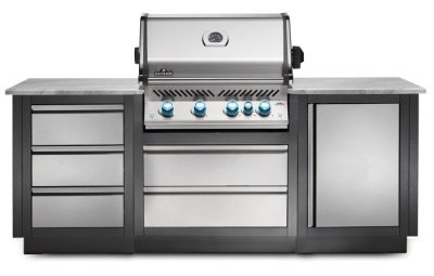 Modulare Outdoor Küche mit Napoleon Oasis Schränken und Einbaugrill