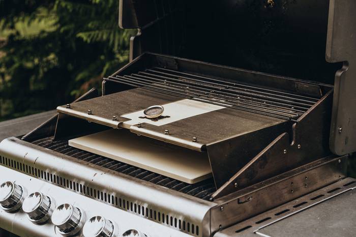 Perfekte Pizza vom Gasgrill mit dem PizzaCover Flex