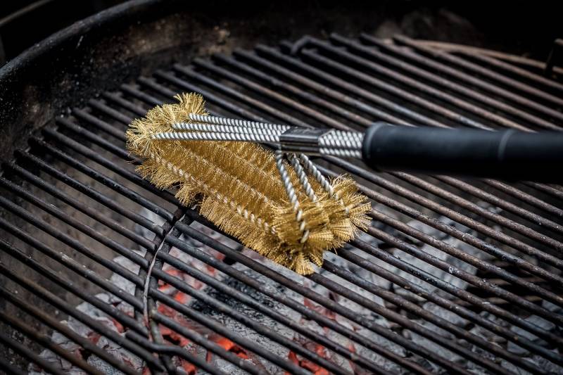 Grillfürst Grillbürste Messing für Gusseisen Roste, mit langem 3-fach Bürstenkopf