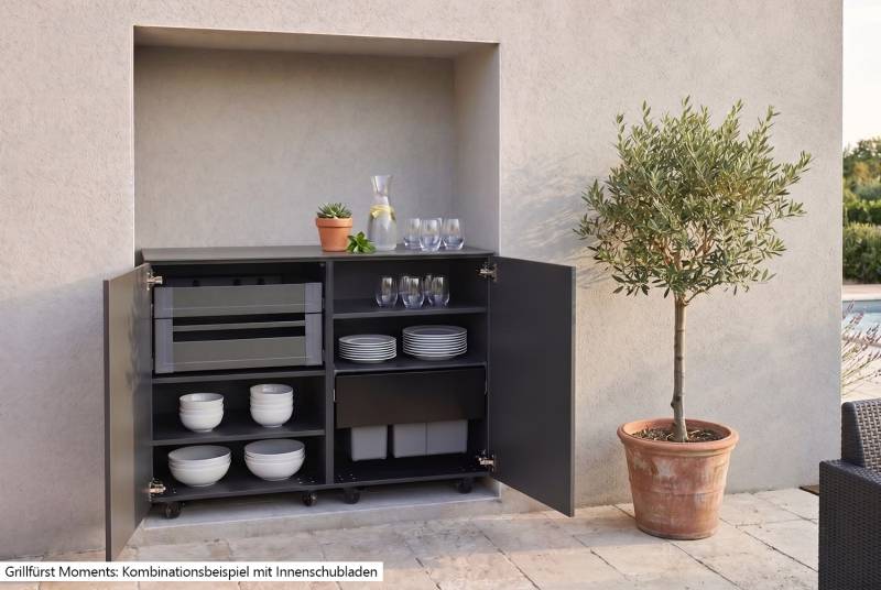 Grillfürst Moments Grillküche mit Independence P590E Gasgrill, Independence P230E XXL Infrarotbrenner, Monolith Keramikgrill, Kühlschrank, Tür mit Stauraum und Flaschenregal - Nero / Eter