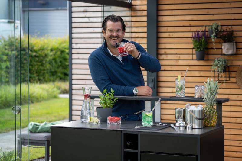 Grillfürst Moments Sideboard - Cocktailbar mit Kühlschrank, Flaschenregal und Tür mit Staufach, inkl. Theke - Nero - 120 cm