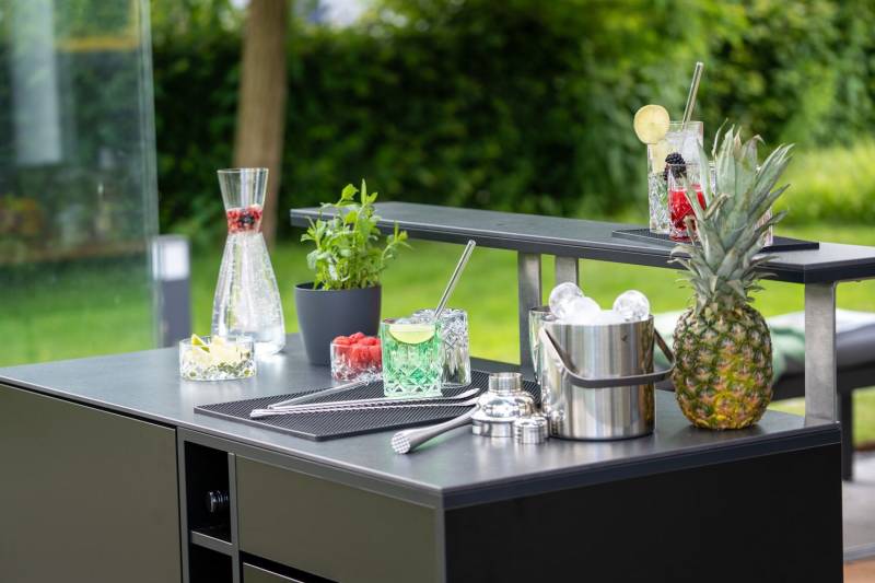 Grillfürst Moments Sideboard - Cocktailbar mit Kühlschrank, Flaschenregal und Tür mit Staufach, inkl. Theke - Nero - 120 cm