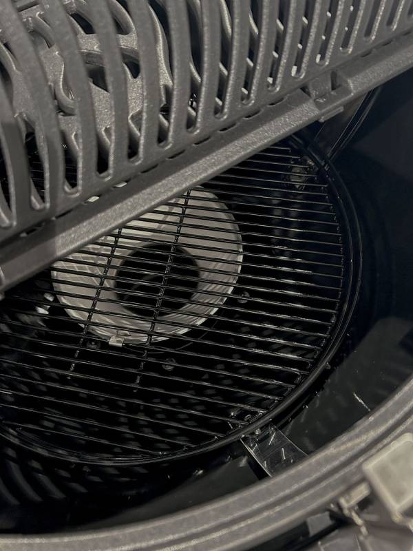 Napoleon PRO Holzkohlegrill Kugelgrill Ø 57 cm mit Gussrost und Deckelscharnier - Mattschwarz - inkl. Abdeckhaube