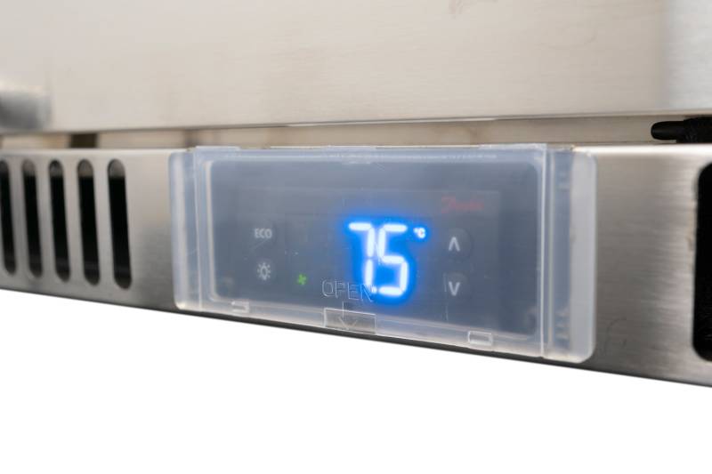 Napoleon Outdoor - Kühlschrank, 135 Liter, linksdrehende Tür mit Doppelverglasung und LED Beleuchtung - wasserdicht nach IP24
