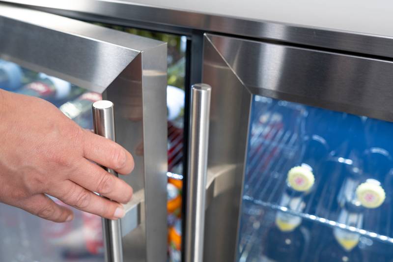 Napoleon Outdoor - Kühlschrank, 210 Liter, 2-türig mit Doppelverglasung und LED Beleuchtung - wasserdicht nach IP24