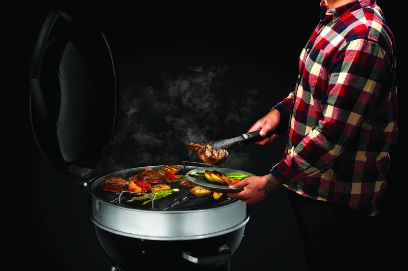 Napoleon PRO Holzkohlegrill Kugelgrill Ø 57 cm mit Gussrost und Deckelscharnier