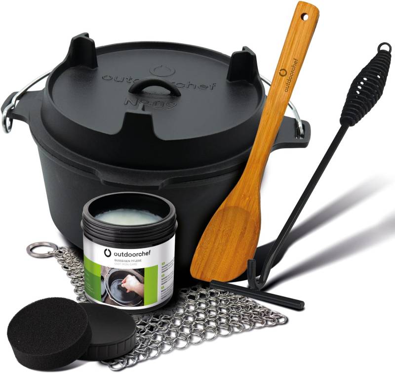 Outdoorchef Dutch Oven 09 - 8,5 Liter - inkl. Starterset mit Gusseisen-Pflege, Ringreiniger, Deckelheber und Bambus-Kochlöffel