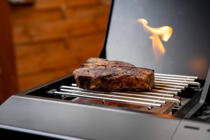 Outdoorchef Gasgrill - Grillstation HEAT C-335 mit Blazing Zone